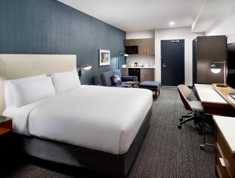 Junior King Suite with Sofa Bed image 3