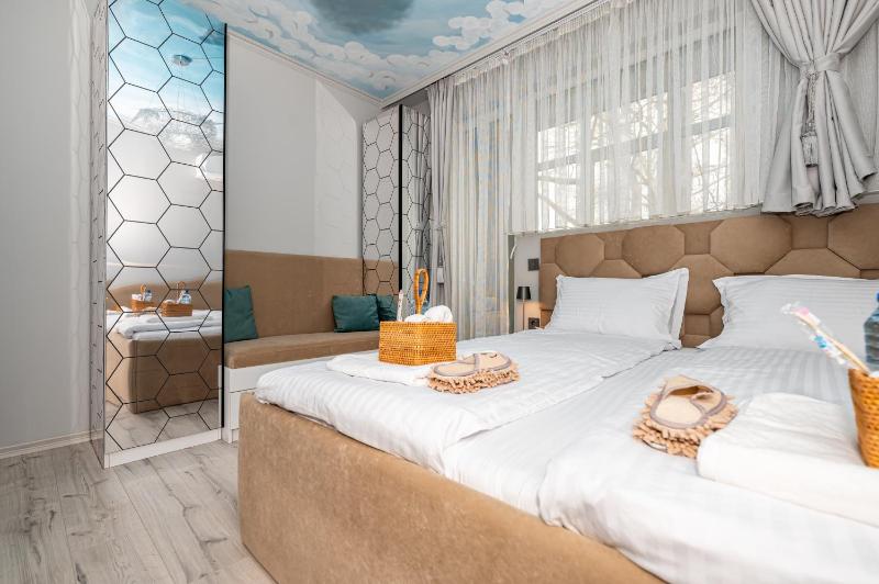 ElenartLux - Baby Cot - Pets Allowed - Free Parking & Fast Wi-Fi - image 8