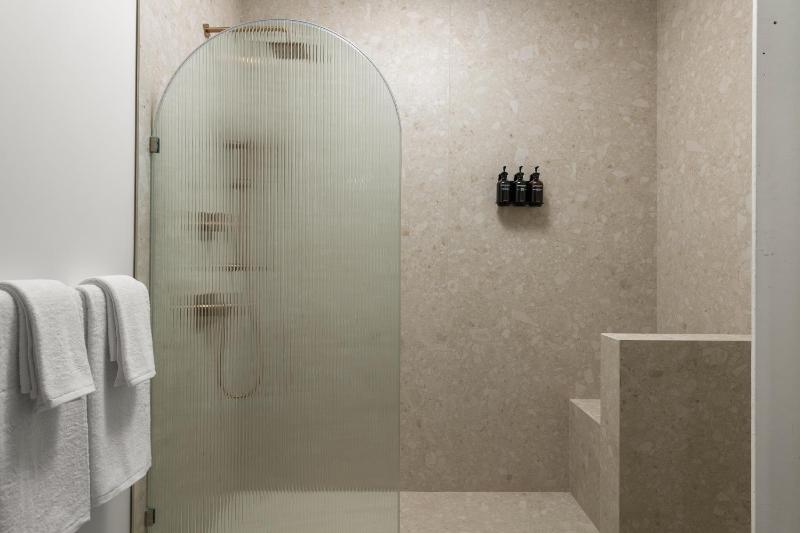 Deluxe King Room (Self Check-in with Virtual Front Desk) image 3