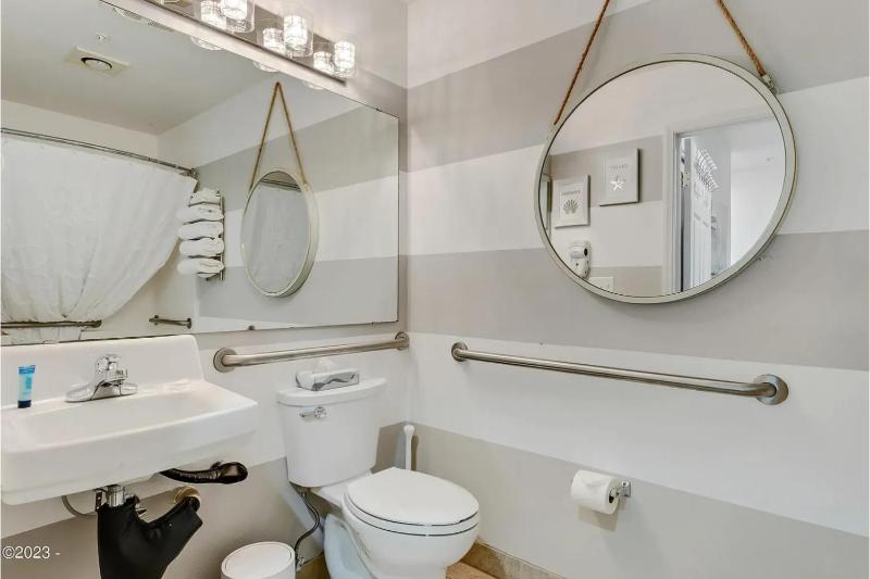 One-Bedroom Apartment, Non-Pet image 2