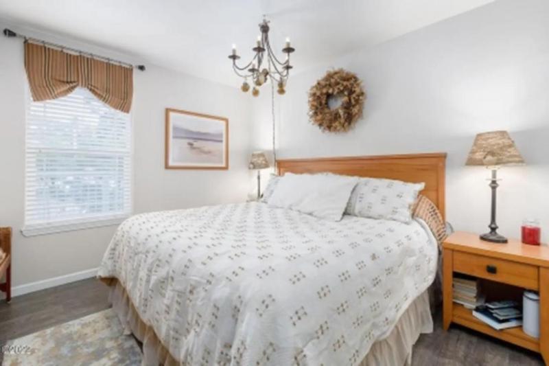 One-Bedroom Apartment, Non-Pet image 3