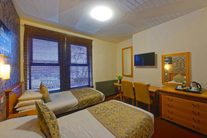 Twin Room En-Suite image 1