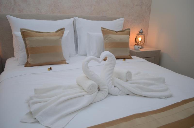 Deluxe Double or Twin Room image 4