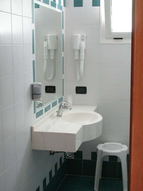 Single Room image 2