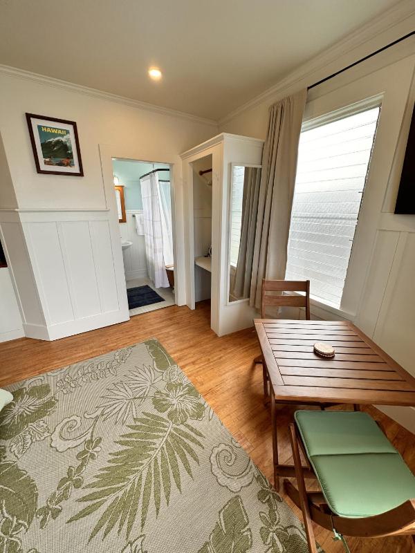 King Room image 3