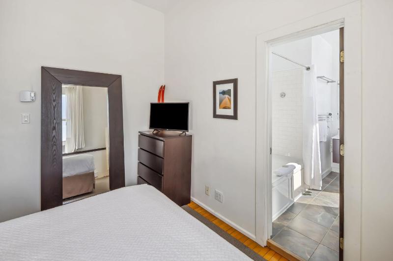 Quadruple Room image 4