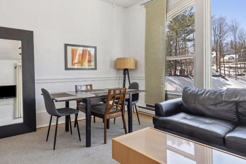 One-Bedroom Suite image 3