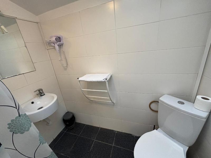 Double Room image 3
