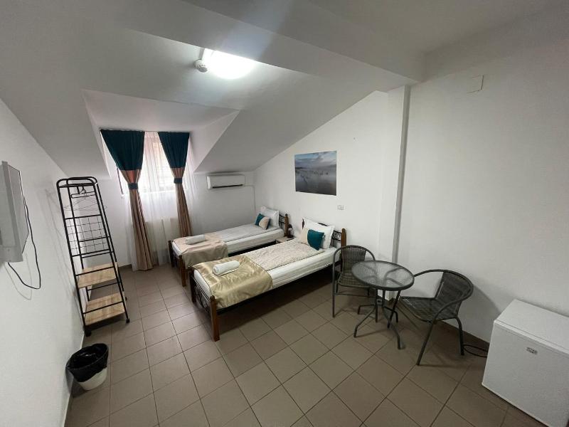 Standard Twin Room image 3
