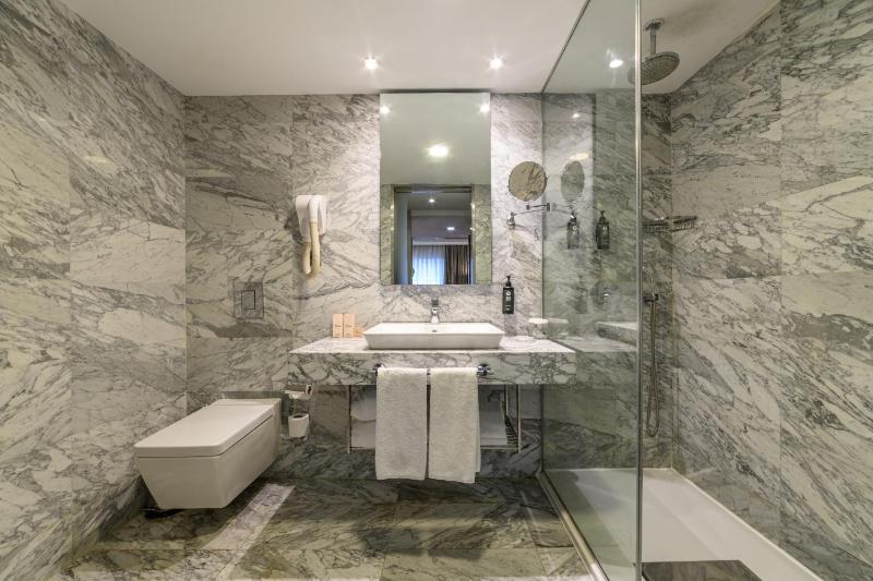 Superior Double Room - Non-Smoking image 4