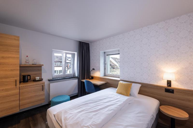 Economy Room image 4
