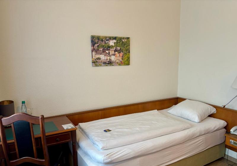 Single Room image 2