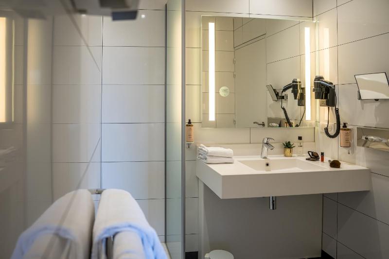 Deluxe Double Room with Castle View image 3