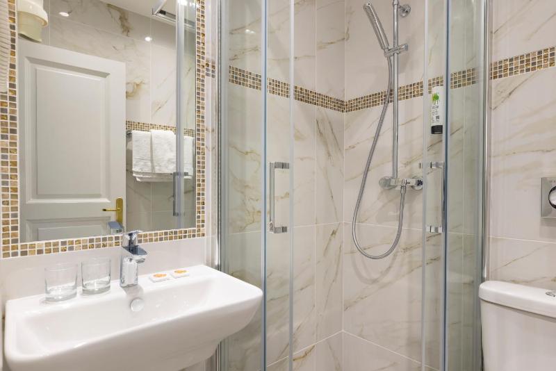 Superior Double Room with Sea View image 2