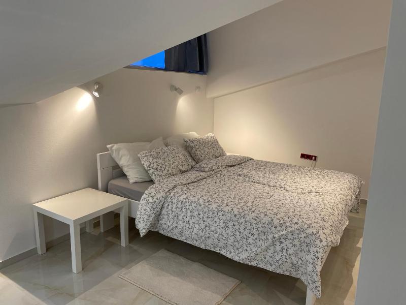 One-Bedroom Apartment image 3