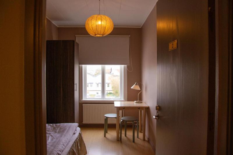 Standard Single Room with Shared Bathroom image 3