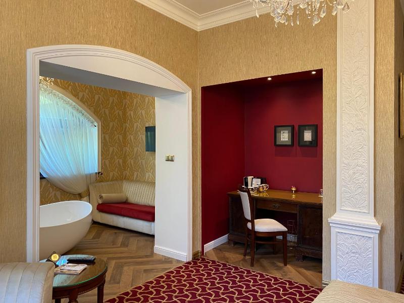 Superior Double Room image 4