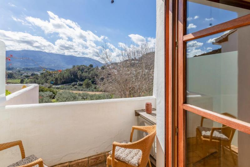 King Room with Mountain View image 3