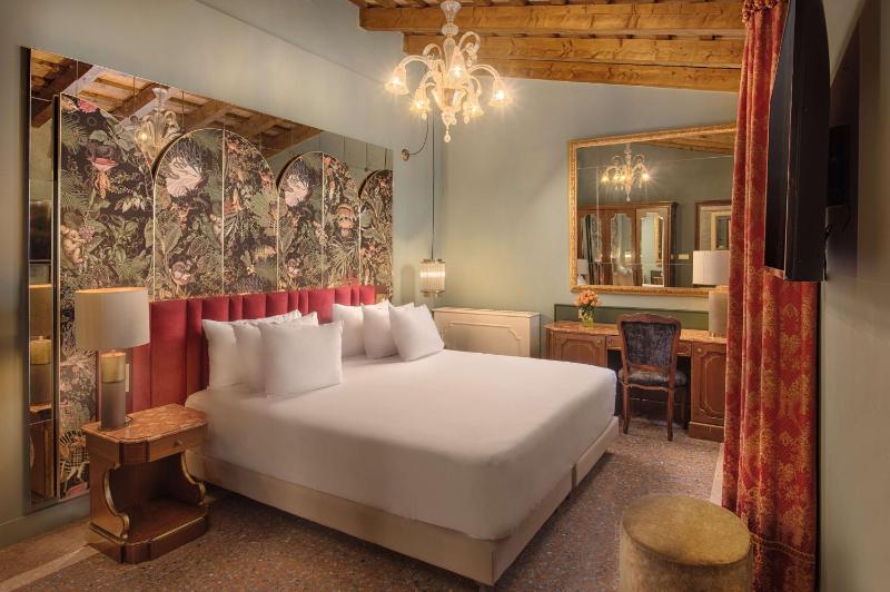 Premium Double or Twin Room image 4