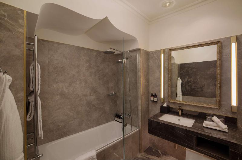 Premium Double or Twin Room with Canal View with Extra Bed image 3