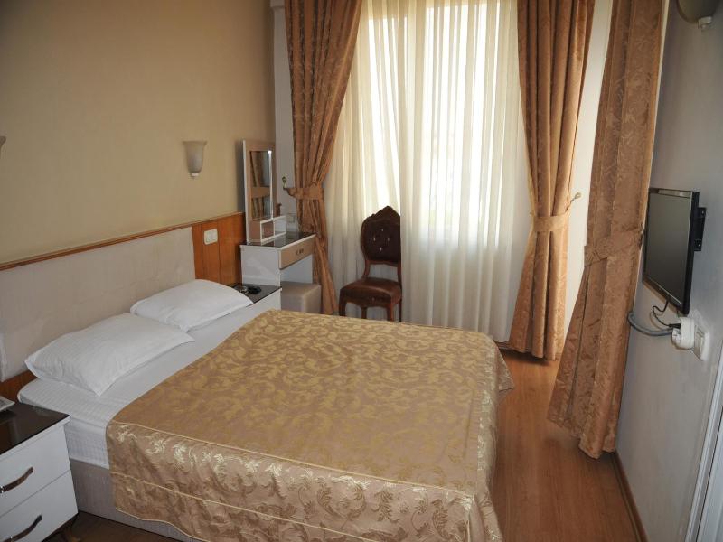Standard Family Room image 3