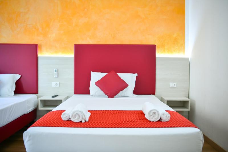 Quadruple Room image 4