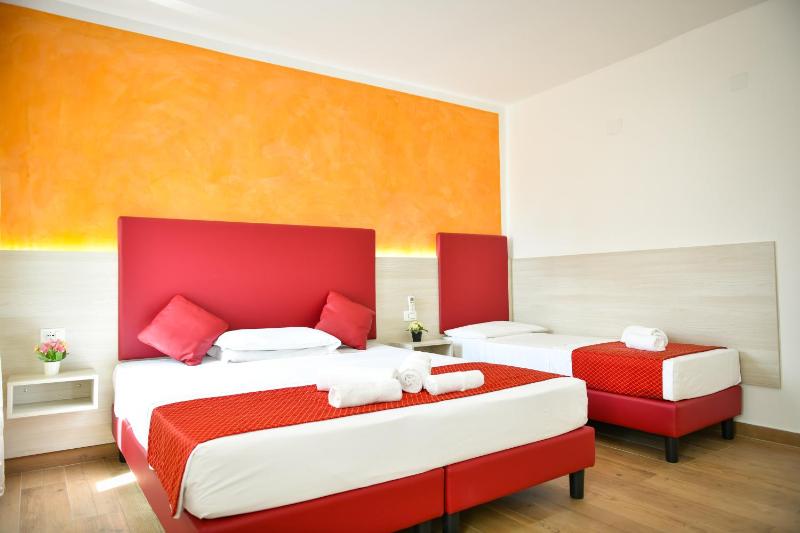 Triple Room with Bathroom image 1