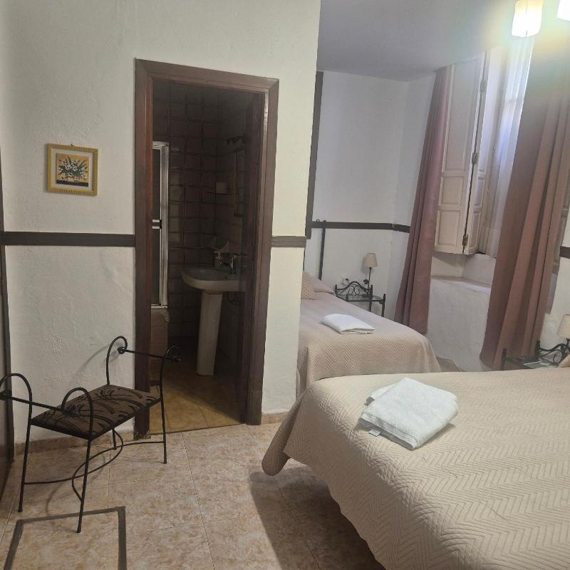 Triple Room with Private Bathroom image 1