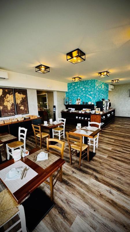Hotel Cristina - image 32