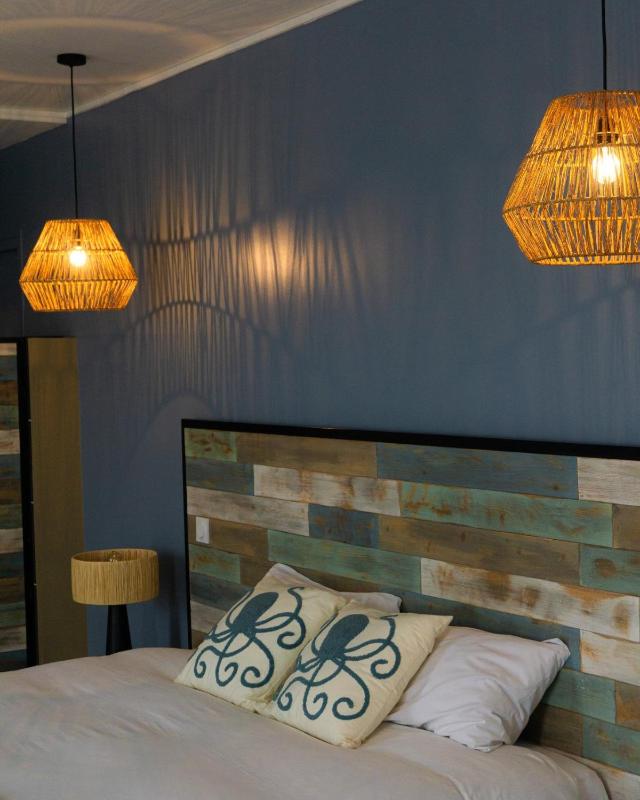 Suite with Sea View image 3