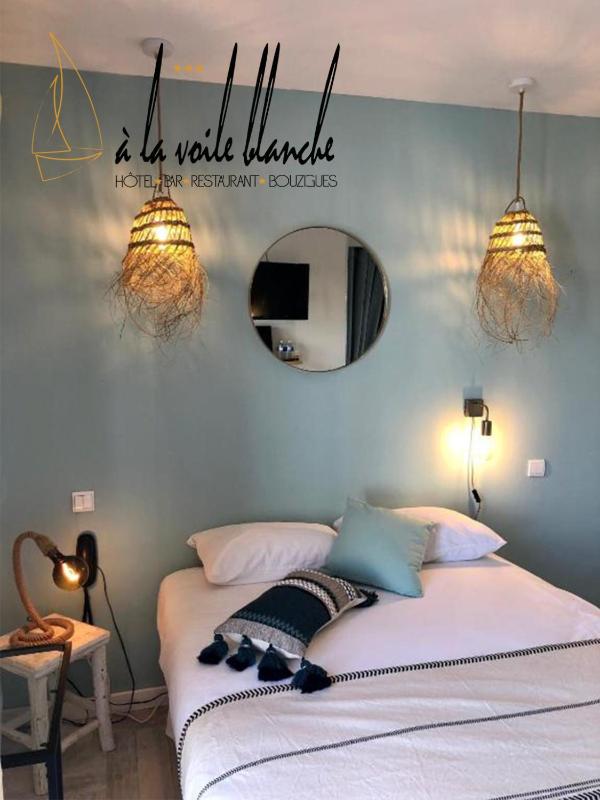 Double Room with Terrace image 3