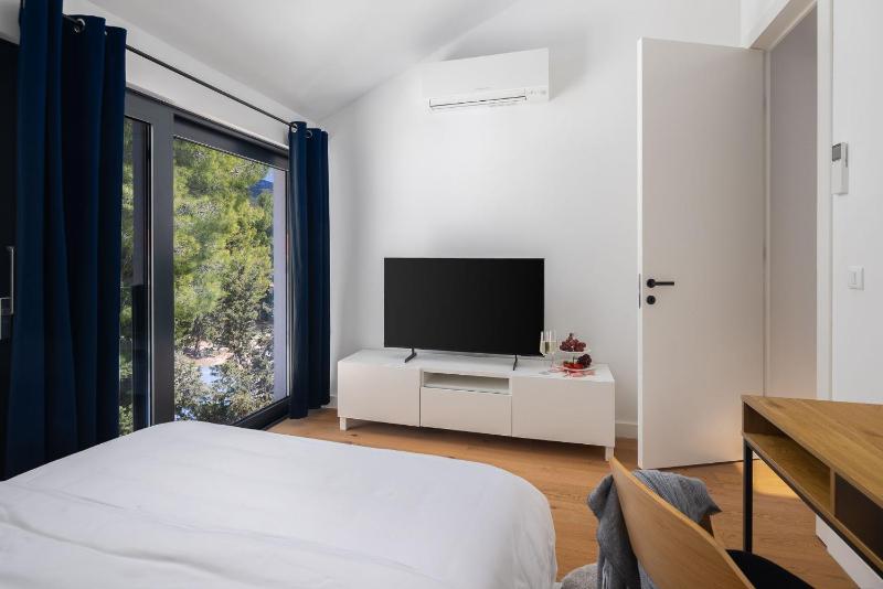 Luxury villa Manera Bol with heated pool near Zlatni Rat - image 6