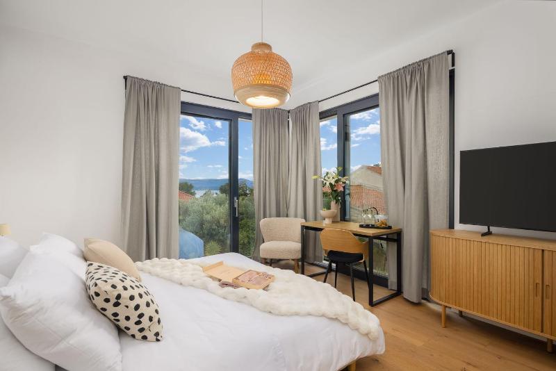 Luxury villa Manera Bol with heated pool near Zlatni Rat - image 24