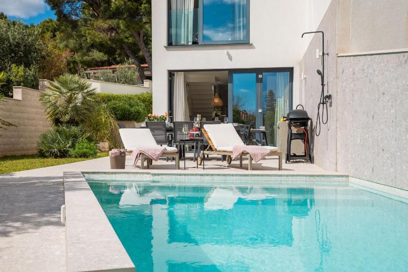 Luxury villa Manera Bol with heated pool near Zlatni Rat - image 50