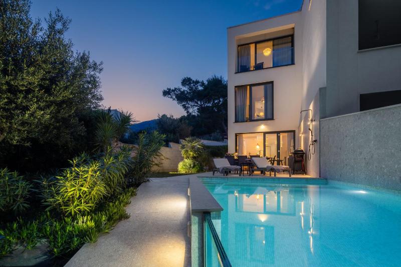 Luxury villa Manera Bol with heated pool near Zlatni Rat - image 30