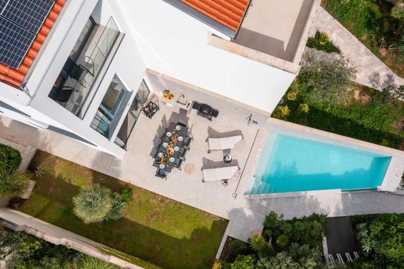 Luxury villa Manera Bol with heated pool near Zlatni Rat - image 16