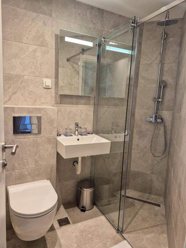 Kiwi Double or Twin Room image 4