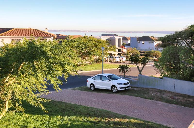 Kian's Place Langebaan 8-sleeper - image 3
