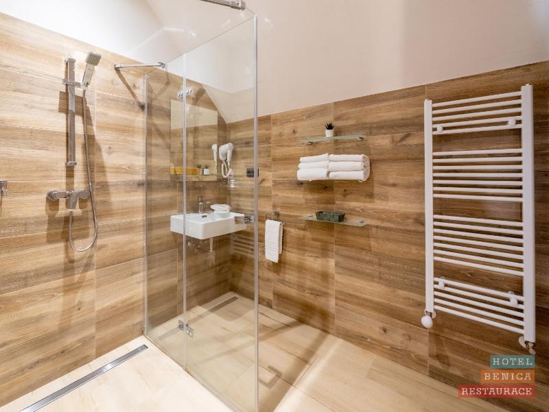 Deluxe Family Suite image 4
