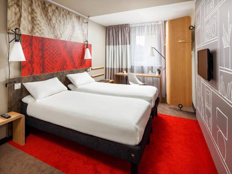 Accessible Twin SweetRoom image 4