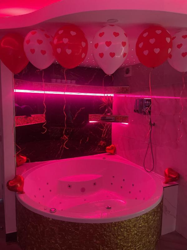 Deluxe Suite with Spa Bath image 2