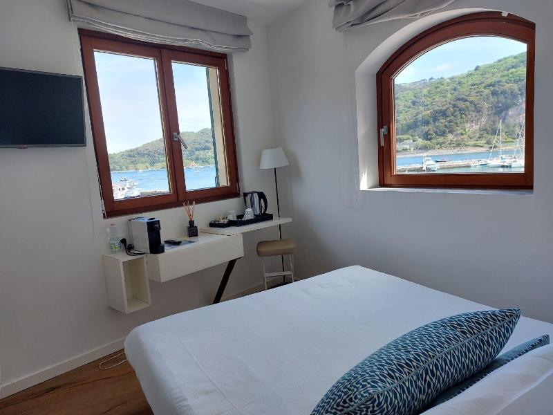 Standard Double Room image 2