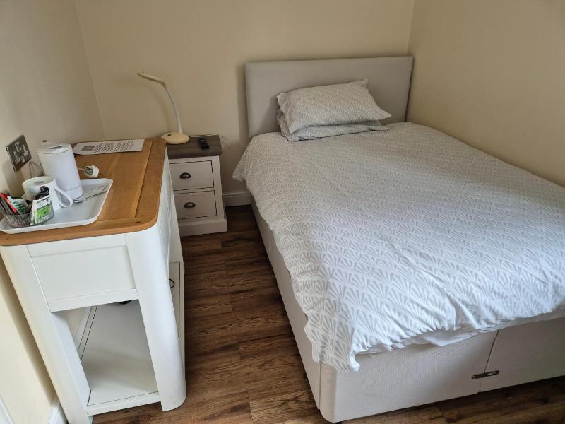 Single Room image 3
