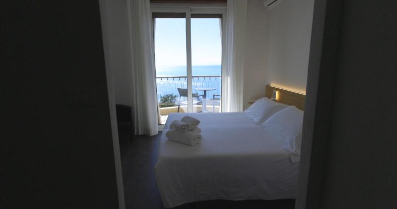 Double Room with Sea View image 1