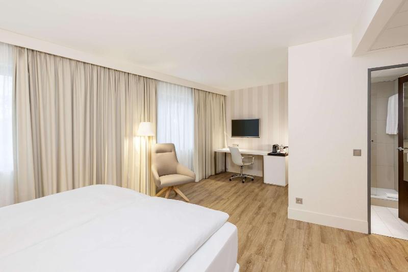 Superior Double Room image 3