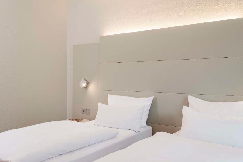 Standard Double or Twin Room image 4