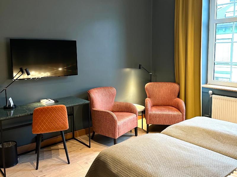 Superior Twin Room image 4