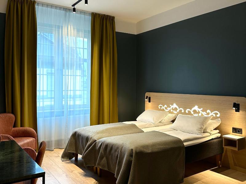 Superior Twin Room image 2