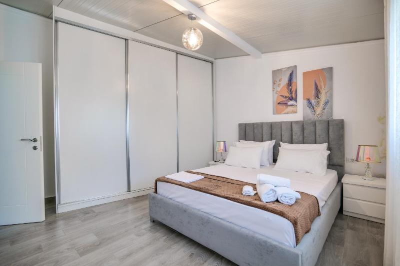 Coastal Dwell - image 10