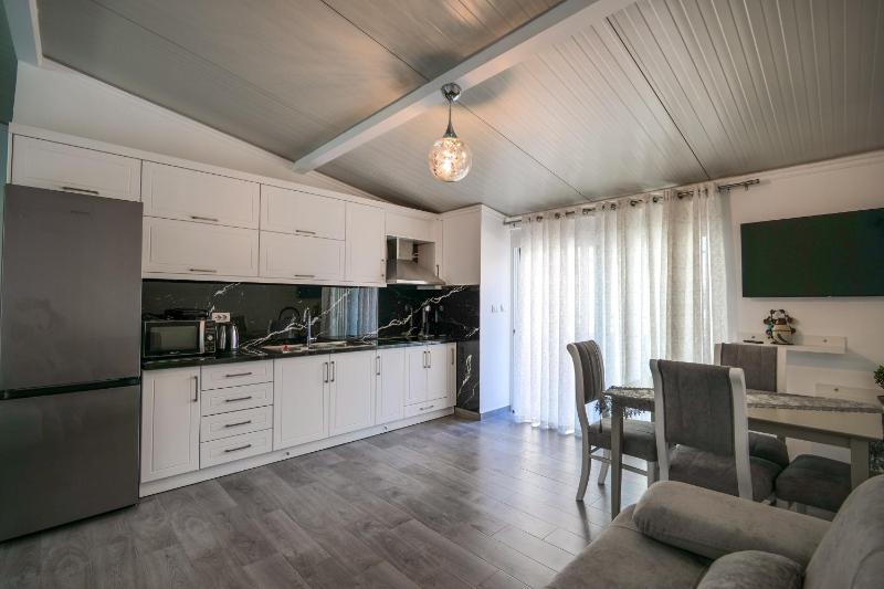 Coastal Dwell - image 3